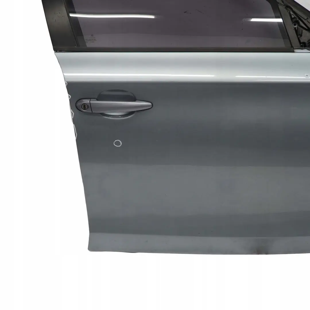 Puerta Delantera Derecha Quarzblau Azul Blau Metallic - A18 para BMW E87 6 con número de pieza 7191012 BMW E87 6 Puerta Delantera Derecha Quarzblau Azul Blau Metallic - A18 - SKU 7191012-QB6 - Número de pieza 7191012