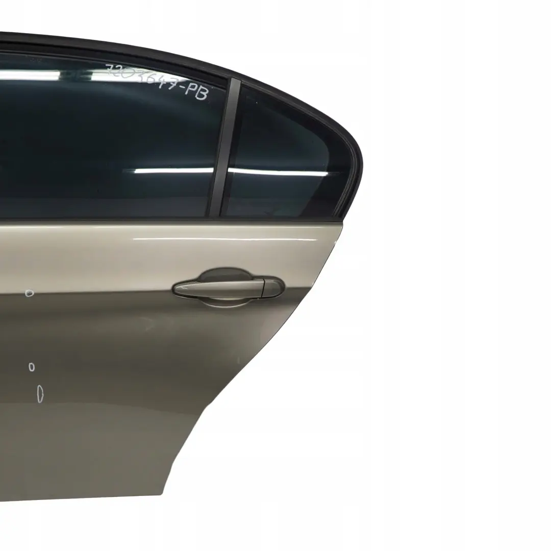 Porta Posteriore Sinistra Platinbronze Bronzo Metallizzato - A53 per BMW E90 con numero di parte 7203647 BMW E90 Porta Posteriore Sinistra Platinbronze Bronzo Metallizzato - A53 - SKU 7203647-PB - Numero di parte 7203647