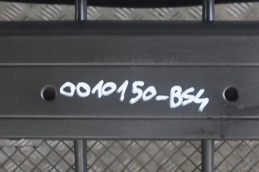 Zderzak przedni przód black saphire do BMW E53 X5 o numerze 0010150 BMW E53 X5 Zderzak przedni przód black saphire - SKU 0010150-BS4 - Numer Części 0010150