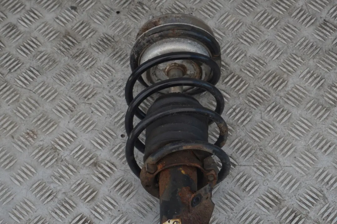 M57N2 Molla Sospensioni Davanti Destra Asse Anteriore per BMW E91 330d con numero di parte 6786013 BMW E91 330d M57N2 Molla Sospensioni Davanti Destra Asse Anteriore - SKU 6786014-3 - Numero di parte 6786013