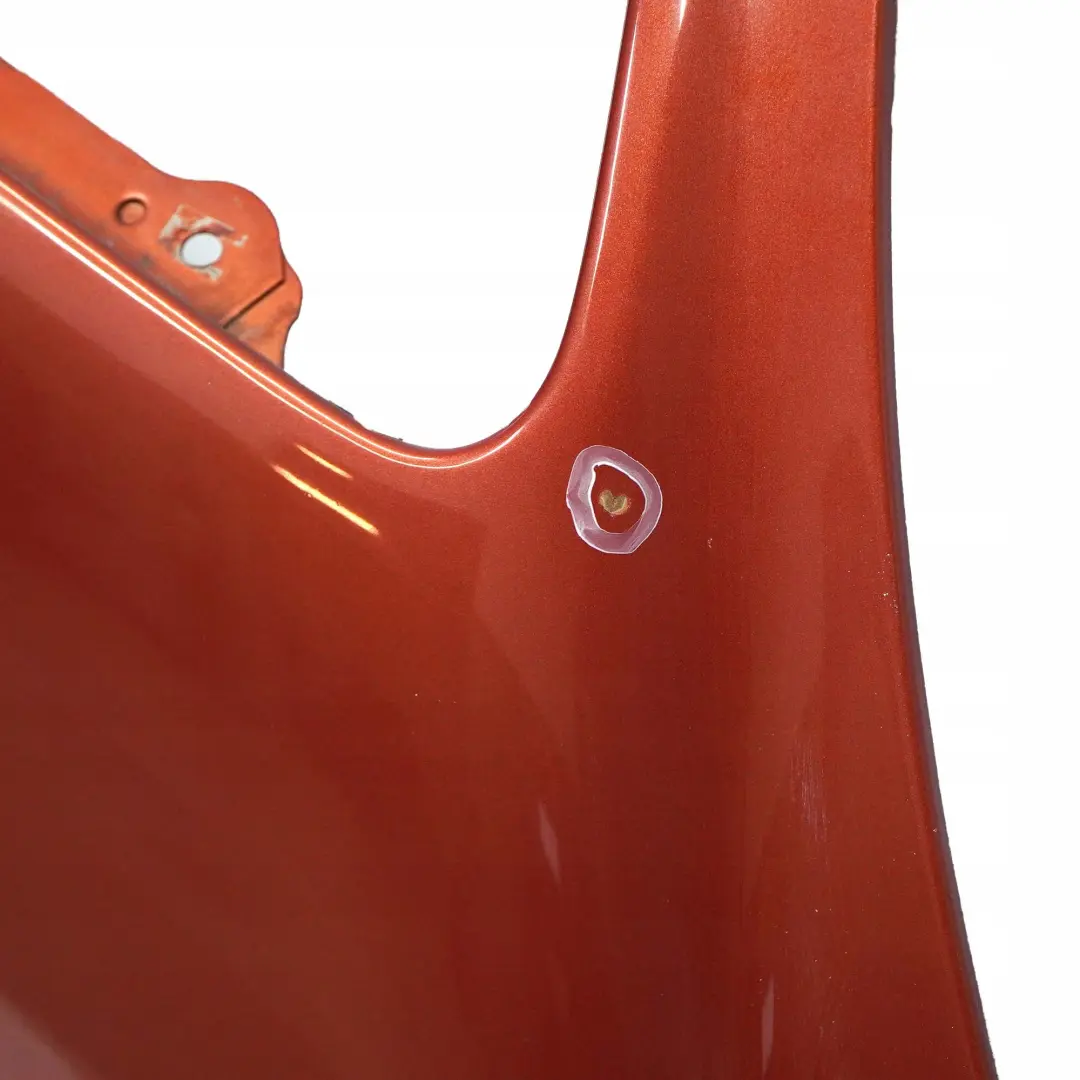 Mercedes-Benz Clase A W168 Embellecedor Capo Mica Naranja Coral - 490 para con número de pieza A1688800657 Mercedes-Benz Clase A W168 Embellecedor Capo Mica Naranja Coral - 490 - SKU A1688800657-COR - Número de pieza A1688800657