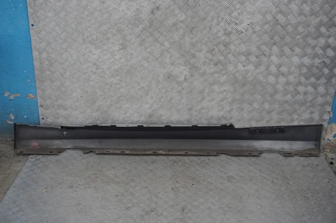 Sill strip side skirt right O/S Titansilber Silver to BMW 1 Series 3 E81 E82 E88 with Part number 0036142 BMW 1 Series 3 E81 E82 E88 Sill strip side skirt right O/S Titansilber Silver - SKU 0036142-TS3 - Part number 0036142