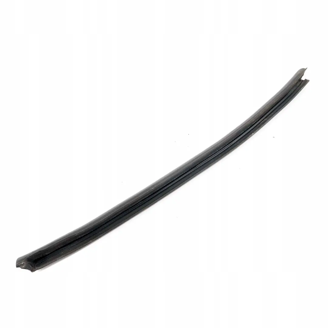 Centre Right O/S Rubber Seal Between Door Outer to BMW 3 Series E36 Saloon Touring with Part number 1960668 BMW 3 Series E36 Saloon Touring Centre Right O/S Rubber Seal Between Door Outer - SKU 1960668 - Part number 1960668