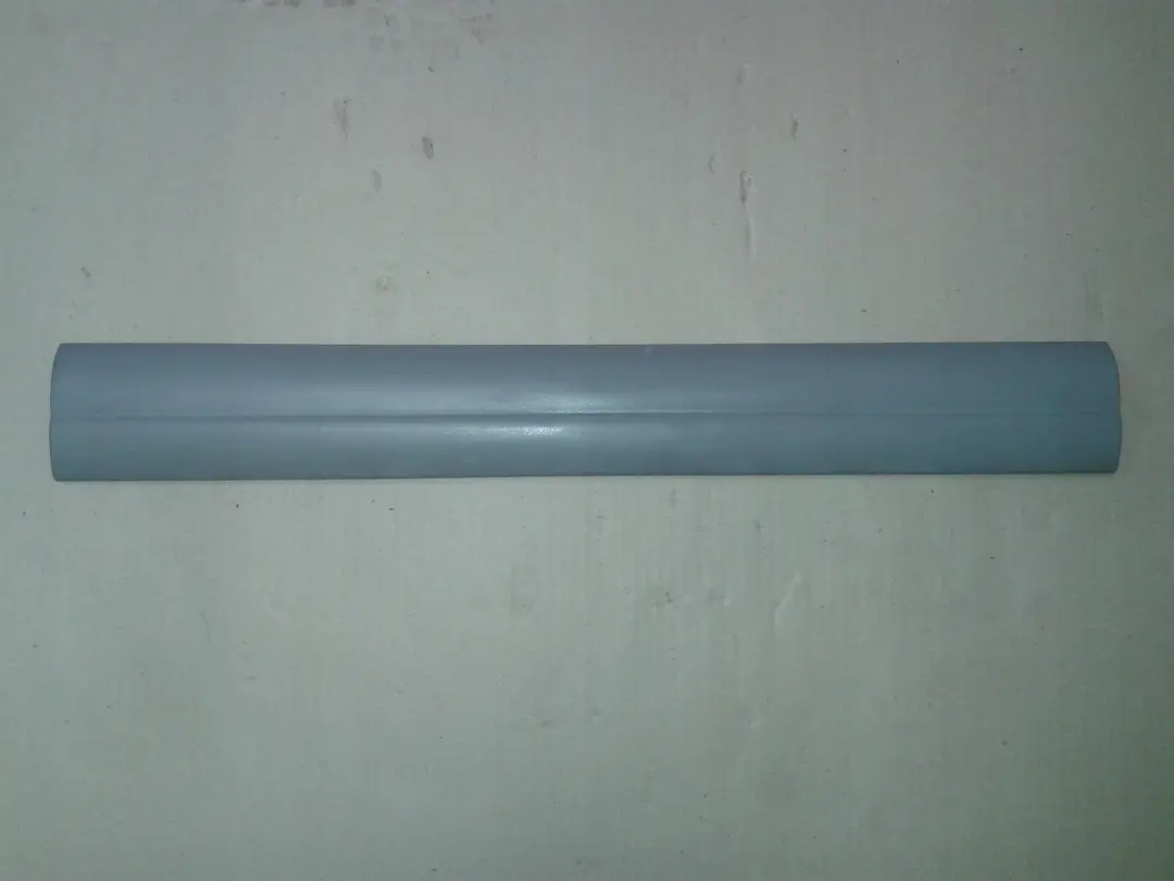 Porta D'Ingresso Kick Cover Striscia Anteriore Alaska Grigio per BMW E87 con numero di parte 7126293 BMW E87 Porta D'Ingresso Kick Cover Striscia Anteriore Alaska Grigio - SKU 7126293 - Numero di parte 7126293