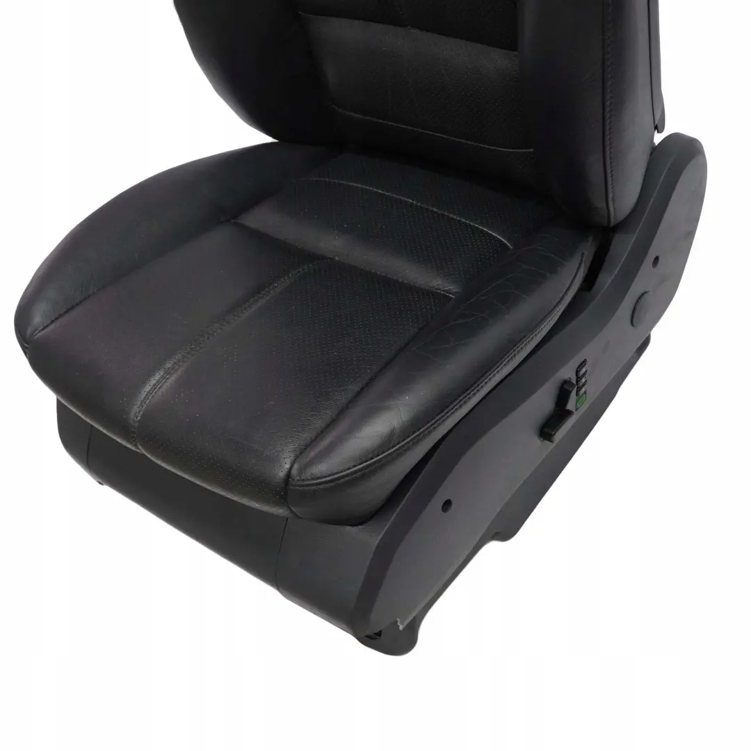 Fotel lewy przód grzany pamięć do MERCEDES ML W163 o numerze A1639201547 MERCEDES ML W163 Fotel lewy przód grzany pamięć - SKU A1639201547 - Numer Części A1639201547