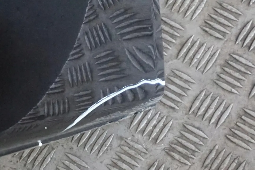 Zderzak tylny tył schwarz do BMW E60 LCI o numerze 0422349 BMW E60 LCI Zderzak tylny tył schwarz - SKU 0422349-SCH1 - Numer Części 0422349