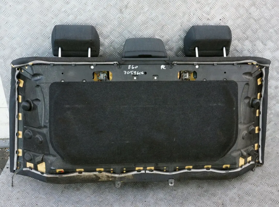 Kanapa oparcie materiał do BMW E60 o numerze 7059606 BMW E60 Kanapa oparcie materiał - SKU 7059606 - Numer Części 7059606