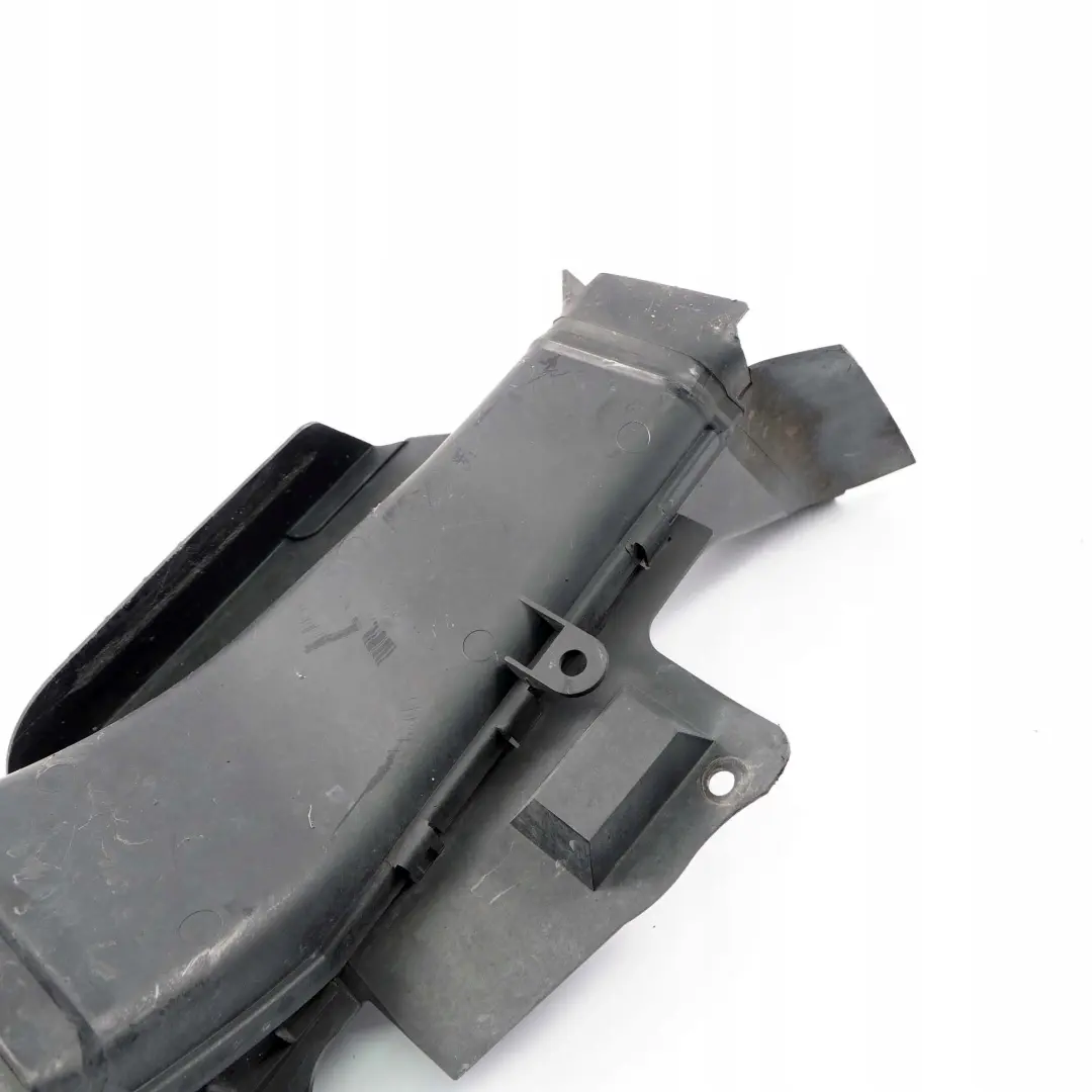 Kierownica wlot powietrza lewy do BMW E46 Sedan o numerze 8230559 BMW E46 Sedan Kierownica wlot powietrza lewy - SKU 8230559 - Numer Części 8230559