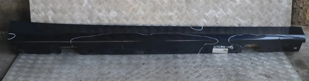 listwa nakładka próg prawy monacoblau A35 do BMW E90 o numerze 0032950 BMW E90 listwa nakładka próg prawy monacoblau A35 - SKU 0032950-MB5 - Numer Części 0032950