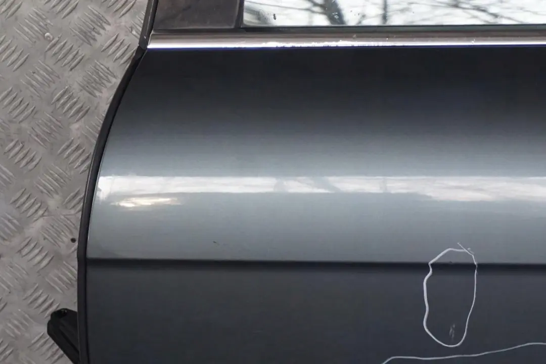 Porta Posteriore Sinistra Grigio Titanio Metallizzato - A36 per BMW E65 con numero di parte 7202083 BMW E65 Porta Posteriore Sinistra Grigio Titanio Metallizzato - A36 - SKU 7202083-TGR - Numero di parte 7202083