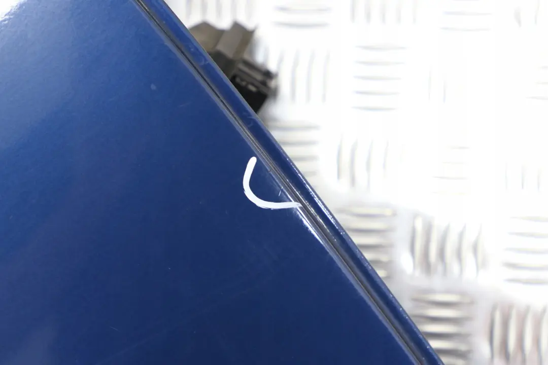 Familiare Portiera Posteriore Destra Blu Mistico Blu Metallizzato per BMW E61 con numero di parte 7158502 BMW E61 Familiare Portiera Posteriore Destra Blu Mistico Blu Metallizzato - SKU 7158502-MYS - Numero di parte 7158502