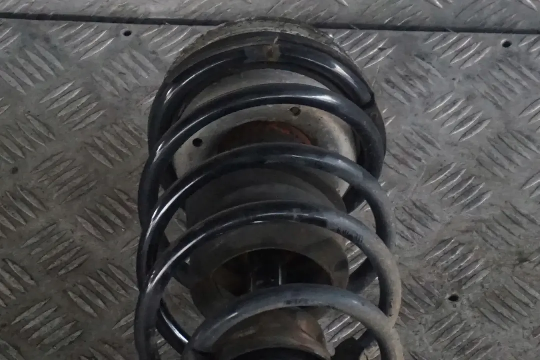 N52 Amortyzator zwrotnica prawa do BMW E90 330i o numerze 6786002 BMW E90 330i N52 Amortyzator zwrotnica prawa - SKU 6786002-1 - Numer Części 6786002