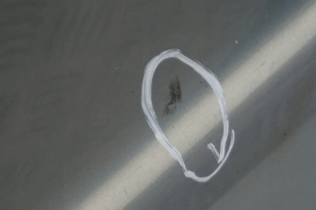 Striscia davanzale gonna laterale sinistra Arktis Metallic - A34 per BMW E90 E91 con numero di parte 0032951 BMW E90 E91 Striscia davanzale gonna laterale sinistra Arktis Metallic - A34 - SKU 0032951-AM9 - Numero di parte 0032951