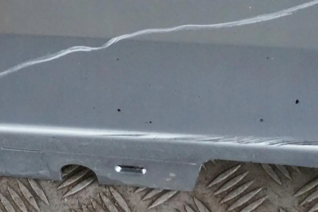 Sill Strip Faldon Lateral Derecho Bluewater Azul - 896 para BMW E81 E82 E88 con número de pieza 0036142 BMW E81 E82 E88 Sill Strip Faldon Lateral Derecho Bluewater Azul - 896 - SKU 0036142-WB1 - Número de pieza 0036142