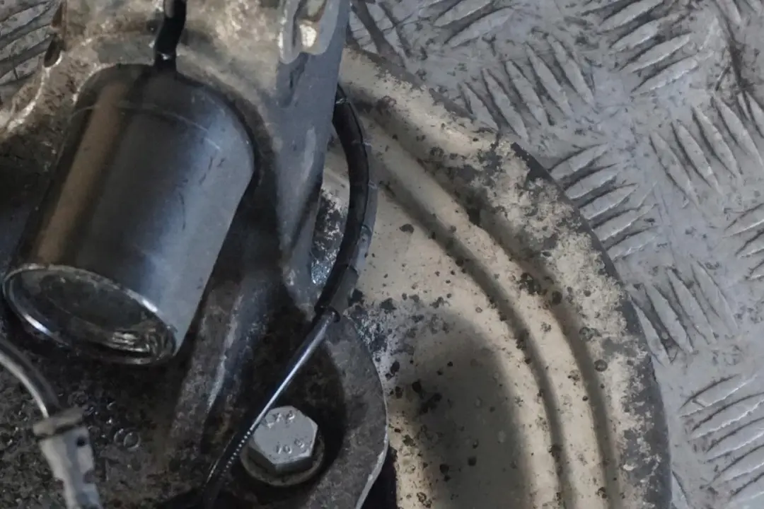 320si N45 Amortyzator zwrotnica lewa SPORT do BMW E90 o numerze 8036553 BMW E90 320si N45 Amortyzator zwrotnica lewa SPORT - SKU 8036553-4 - Numer Części 8036553