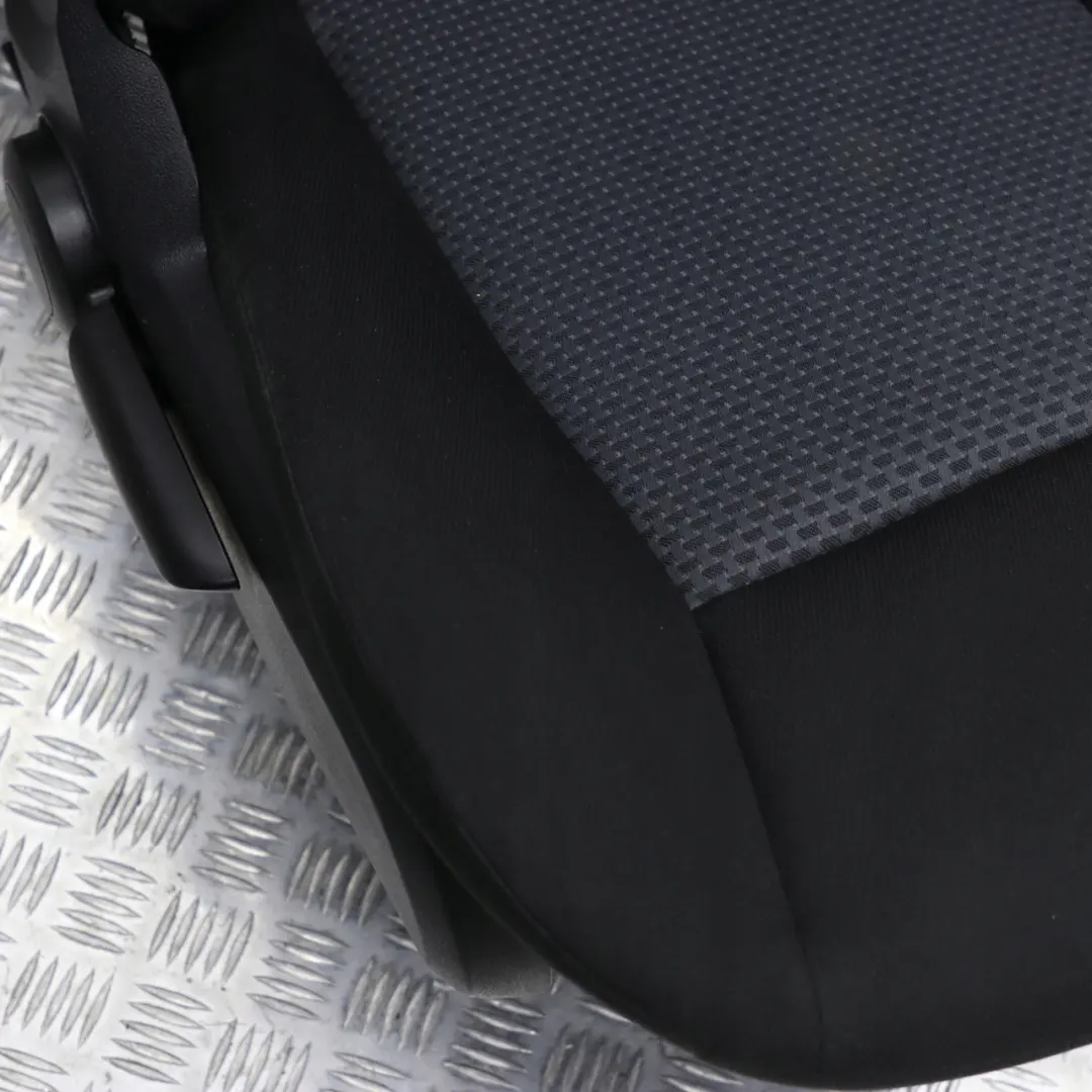  Mercedes-Benz W169 Tissu avant Droit Siege Noir / Anthracite - SKU A1699100047 - Numéro de pièce A1699100047