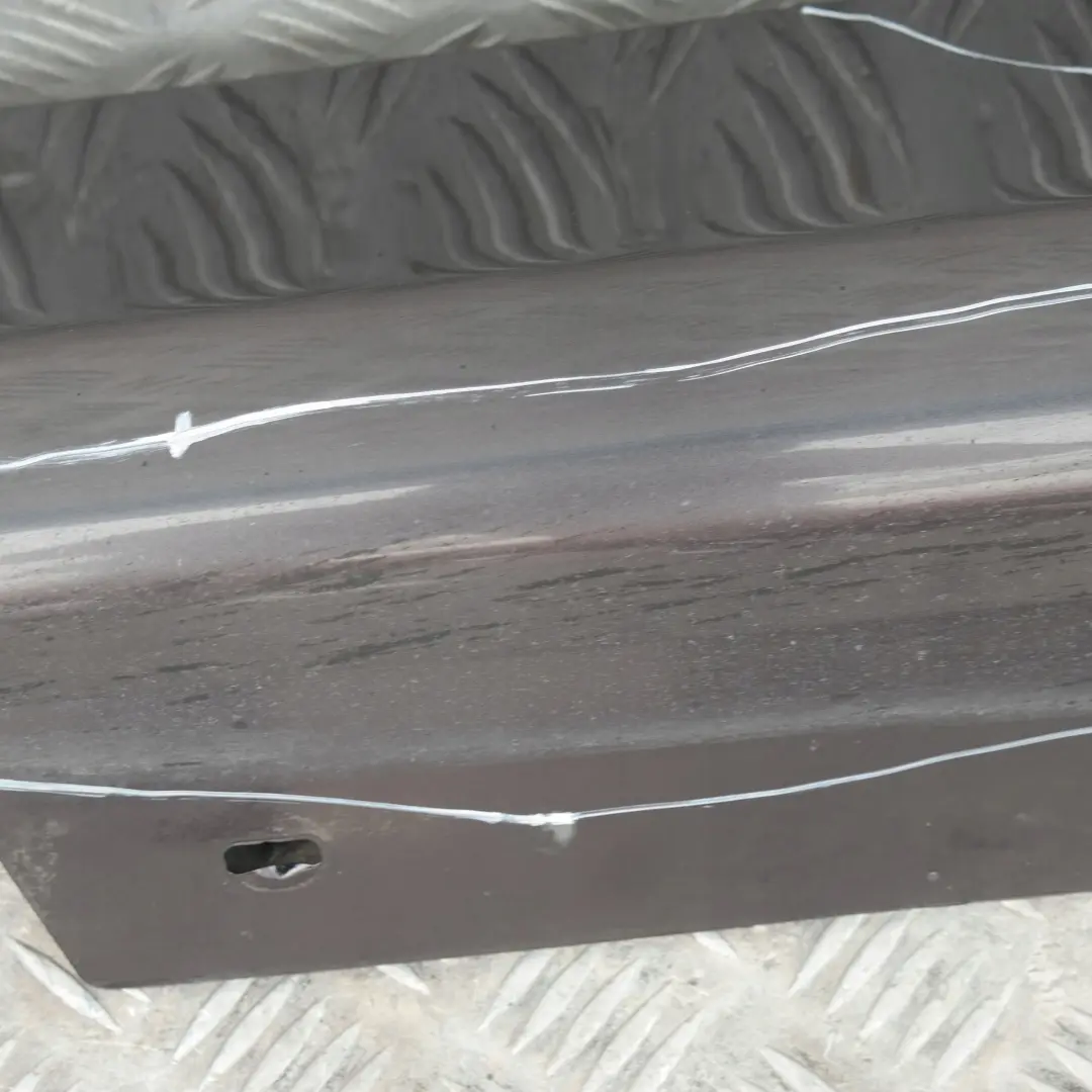 Faldón lateral izquierdo Sparkling Graphite Metallic para BMW E90 E91 con número de pieza 32951 BMW E90 E91 Faldón lateral izquierdo Sparkling Graphite Metallic - SKU 0032951-SG16 - Número de pieza 32951