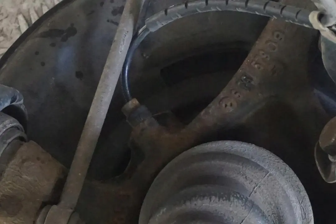 BMW E87 120d M47N2 Trasera Izquierda Suspension Pierna Eje Disco De Freno - SKU 6774809-14 - Número de pieza 6774809
