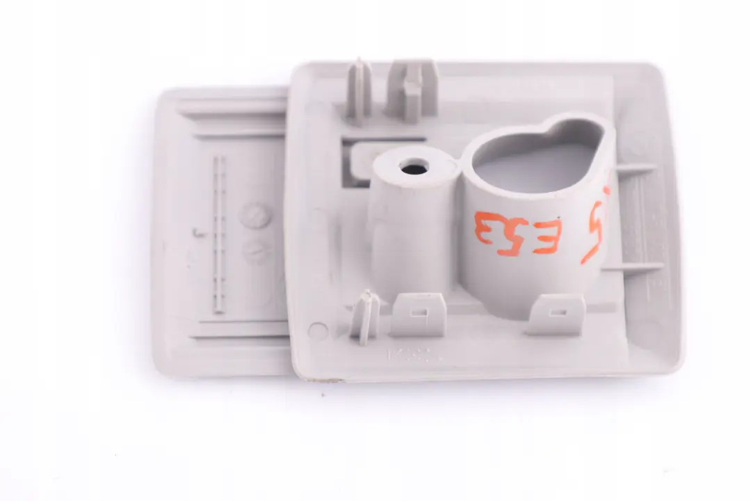 Uchwyt osłona kratki rolety lewy przód do BMW E53 X5 o numerze 8408731 BMW E53 X5 Uchwyt osłona kratki rolety lewy przód - SKU 8408731 - Numer Części 8408731