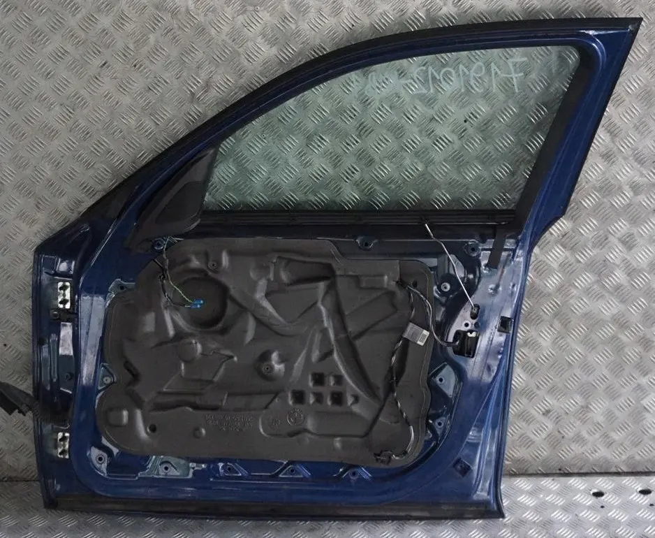 drzwi prawe przednie Le Mans Blau 381 do BMW 1 E87 o numerze 7191012 BMW 1 E87 drzwi prawe przednie Le Mans Blau 381 - SKU 7191012-LMB1 - Numer Części 7191012