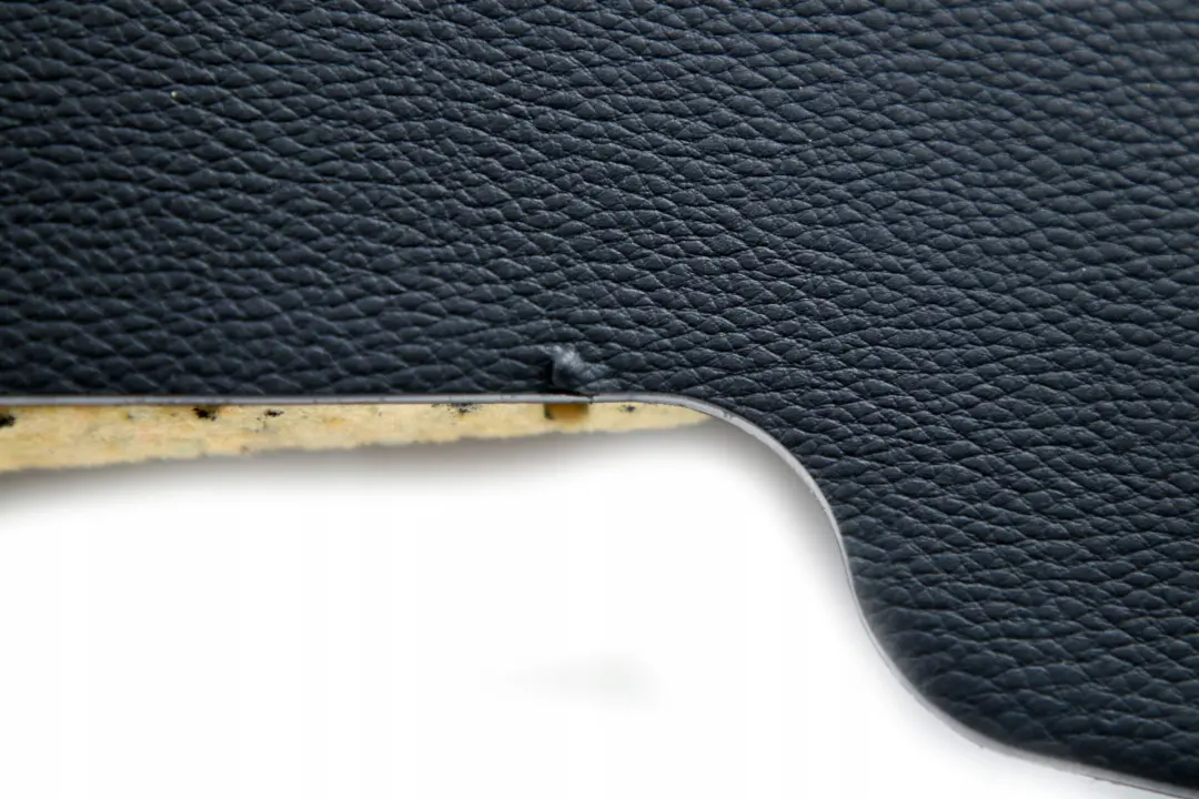 Trasero Izquierdo Lateral Panel Tapizado Red Cranberry Red para BMW E81 con número de pieza 9121323 BMW E81 Trasero Izquierdo Lateral Panel Tapizado Red Cranberry Red - SKU 9121323 - Número de pieza 9121323