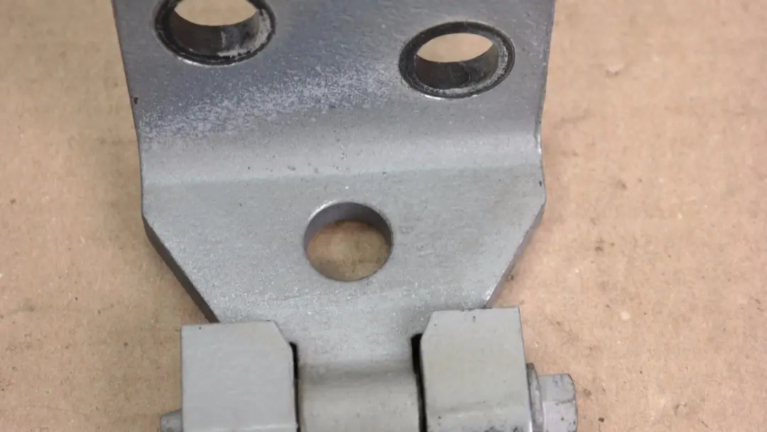 Right Door Upper Hinge Top Silver Grey A08 O/S to BMW X3 Series E83 Rear with Part number 3402820 BMW X3 Series E83 Rear Right Door Upper Hinge Top Silver Grey A08 O/S - SKU 3422370-SBG - Part number 3402820