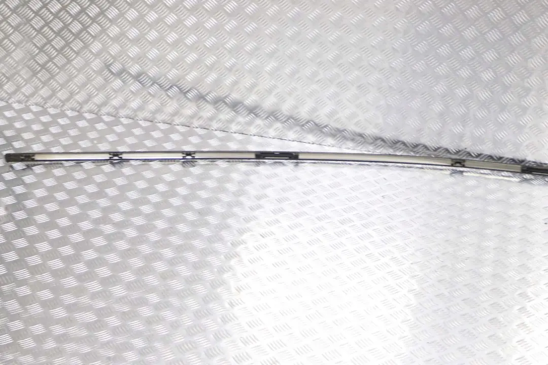 B-KLAA W245 Listwa dachu dachowa lewa do MERCEDES o numerze A1696901730 MERCEDES B-KLAA W245 Listwa dachu dachowa lewa - SKU A1696901730 - Numer Części A1696901730