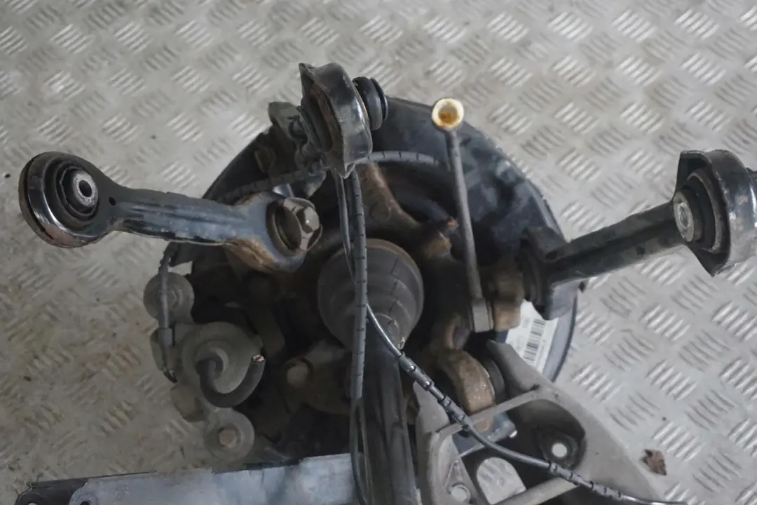 BMW E87 118i N43 Zwrotnica półoś prawa prawy tył - SKU 6774810-26 - Numer Części 6774810