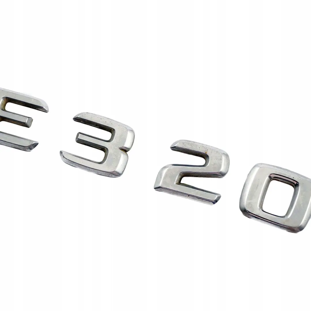 Coffre arrière Emblème Adhered Emblem Lettering E320 pour Mercedes W210 W211 à propos du numéro de pièce A1248175815 Mercedes W210 W211 Coffre arrière Emblème Adhered Emblem Lettering E320 - SKU A1248175815 - Numéro de pièce A1248175815