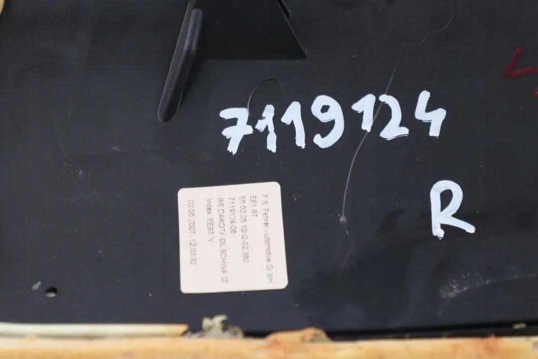 Seitenteil Leder Rechts Leder Black für BMW 5 er E61 Touring mit Teilenummer 7119124 BMW 5 er E61 Touring Seitenteil Leder Rechts Leder Black - SKU 7119124 - Teilenummer 7119124