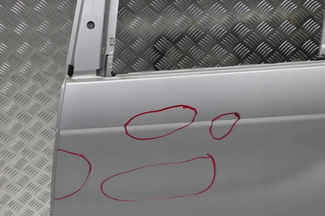 Arriere Gauche Argent Titane Titan Argent Metallise - 354 pour BMW X5 E53 Porte à propos du numéro de pièce 8256827 BMW X5 E53 Porte Arriere Gauche Argent Titane Titan Argent Metallise - 354 - SKU 8256827-TS11 - Numéro de pièce 8256827