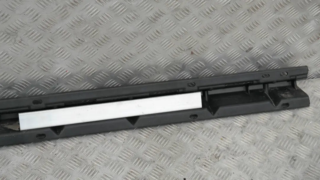 BMW X5 E53 MONTAJE LATERAL DERECHO FALDÓN CUBRE UMBRAL DE PUERTA 5171 - SKU 8408710 - Número de pieza 51718408710