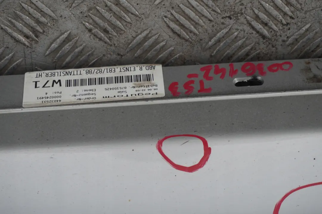 Listello Portiera Apertura Gonna Dx Argento-Titanio Argento per BMW E81 E82 E88 con numero di parte 0036142 BMW E81 E82 E88 Listello Portiera Apertura Gonna Dx Argento-Titanio Argento - SKU 0036142-TS3 - Numero di parte 0036142