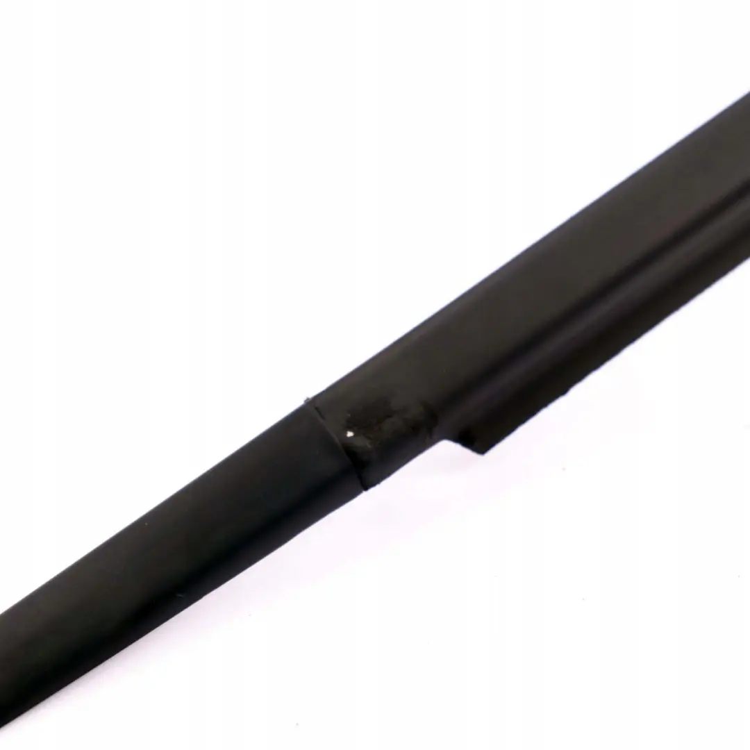 Puerta Delantera Derecha Tira De Sello De Ventana para Mercedes W169 con número de pieza A1697350265 Mercedes W169 Puerta Delantera Derecha Tira De Sello De Ventana - SKU A1697250265 - Número de pieza A1697350265