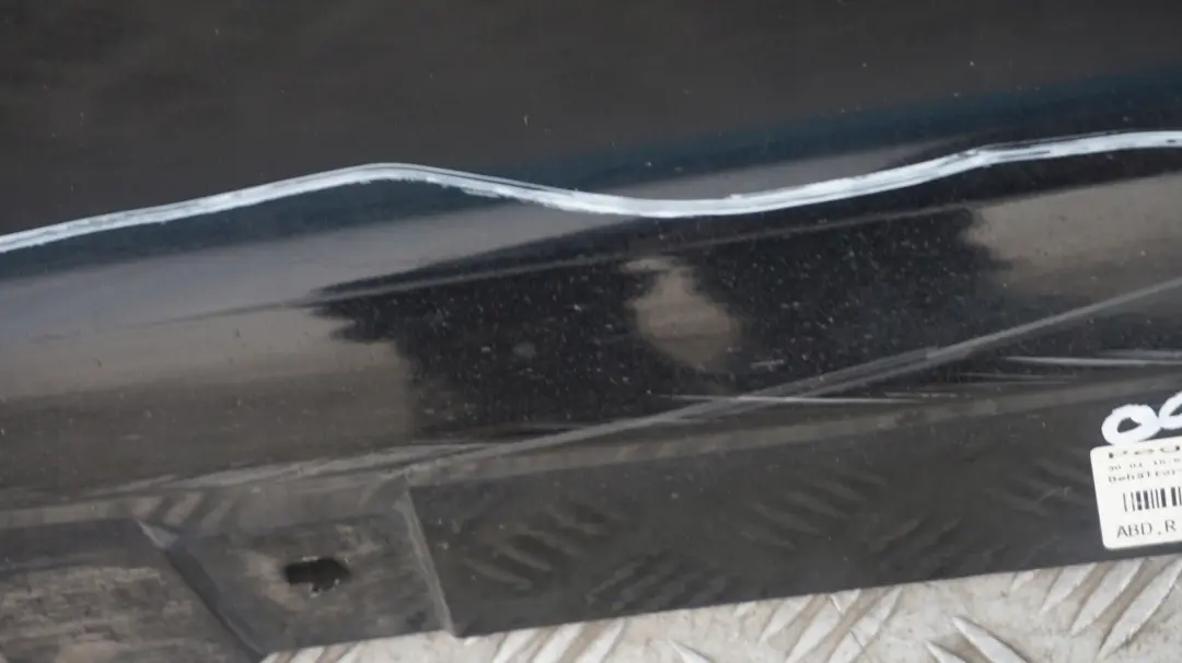 Sill Strip Faldon Lateral Derecho Zafiro Negro - 475 para BMW E92 E93 con número de pieza 0034058 BMW E92 E93 Sill Strip Faldon Lateral Derecho Zafiro Negro - 475 - SKU 0034058-BS - Número de pieza 0034058