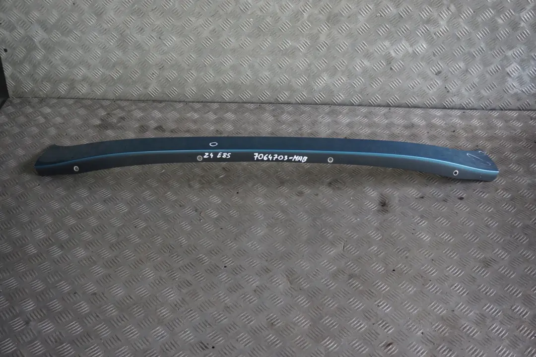 Revetement Cadre de Lunette Arriere Dessous Maledivenblau Maldives pour BMW Z4 E85 à propos du numéro de pièce 7064703 BMW Z4 E85 Revetement Cadre de Lunette Arriere Dessous Maledivenblau Maldives - SKU 7064703-MAB - Numéro de pièce 7064703