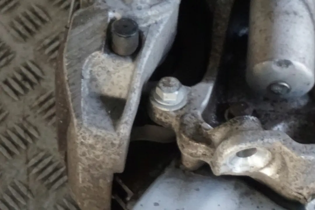 M54 Zwrotnica lewa amortyzator 231HP do BMW E60 530i o numerze 6764459 BMW E60 530i M54 Zwrotnica lewa amortyzator 231HP - SKU 6764459 - Numer Części 6764459