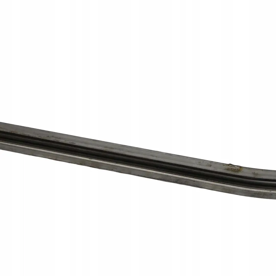 Porta scorrevole posteriore sinistra Guida inferiore A6397661237 per Mercedes W639 con numero di parte A6397600235 Mercedes W639 Porta scorrevole posteriore sinistra Guida inferiore A6397661237 - SKU A6397600235 - Numero di parte A6397600235