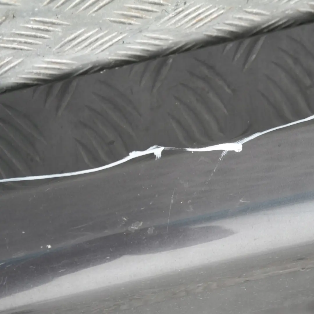 Sill Strip Side Skirt Izquierdo Sparkling Graphite Metallic para BMW E90 E91 con número de pieza 32951 BMW E90 E91 Sill Strip Side Skirt Izquierdo Sparkling Graphite Metallic - SKU 0032951-SG18 - Número de pieza 32951