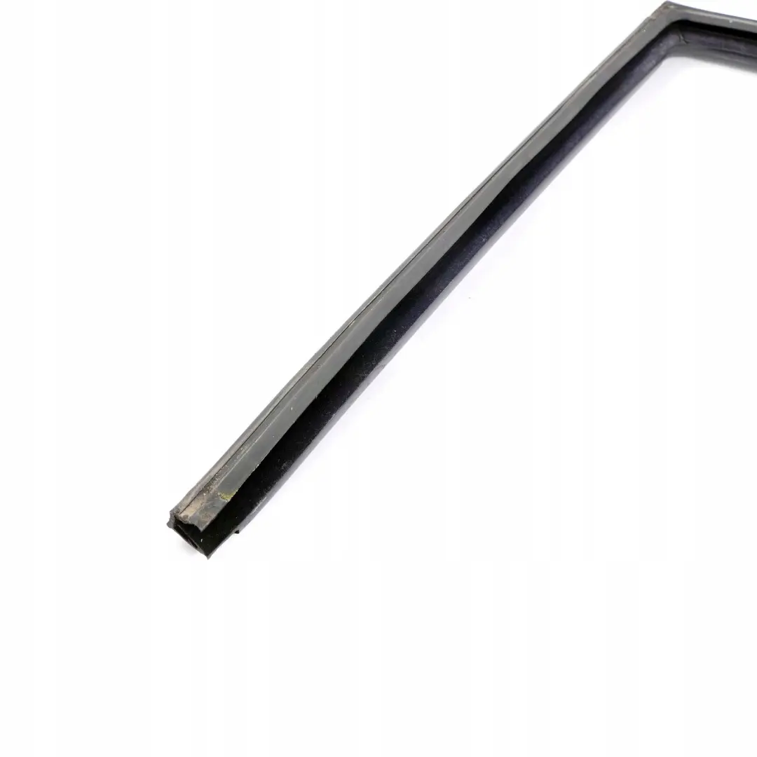 BMW E36 Berlina Puerta Ventana Guia Trasera Izquierda Goma Junta - SKU 8213983 - Número de pieza 8213983
