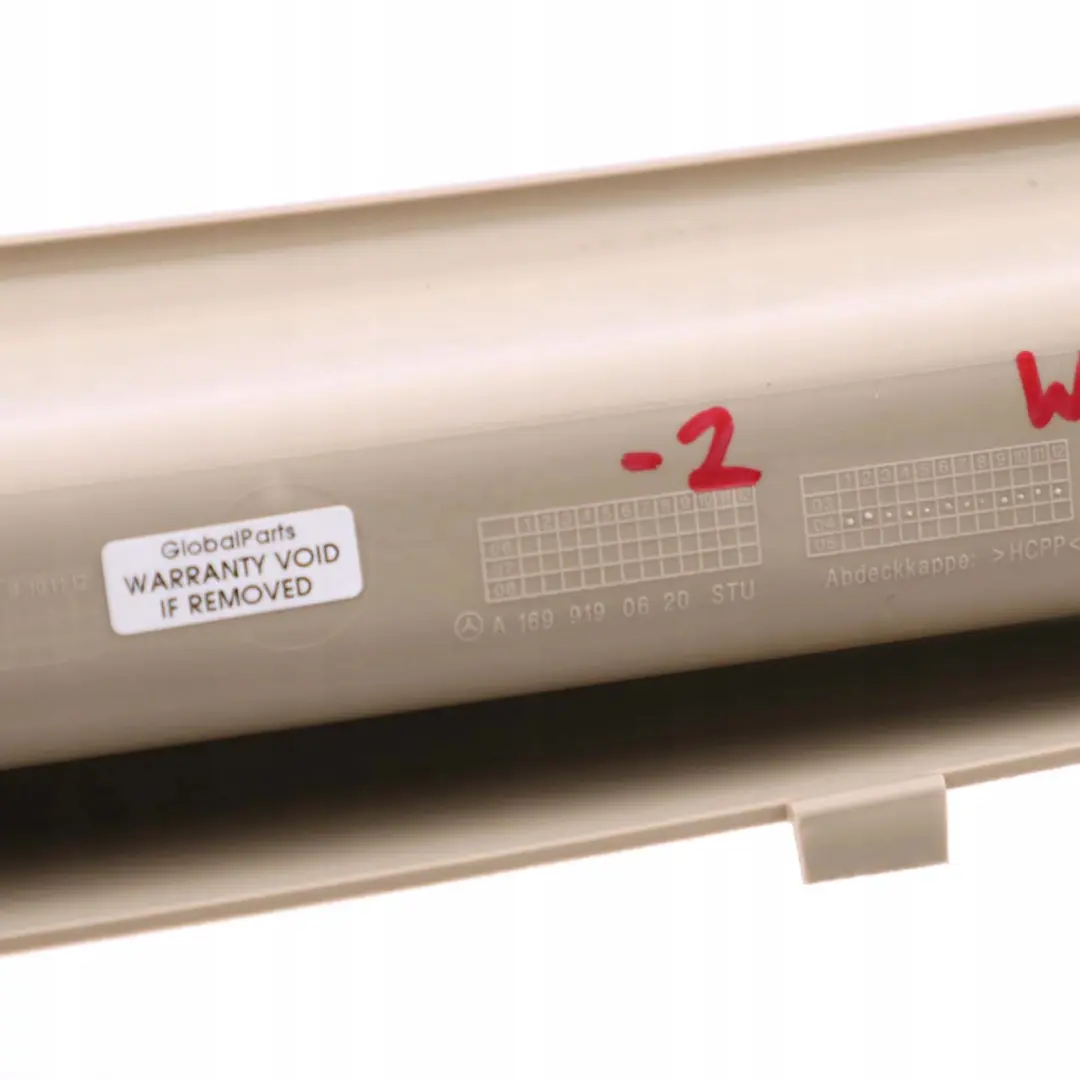 Osłona szyny fotela prawa do Mercedes A B W169 W245 o numerze A1699190620 Mercedes A B W169 W245 Osłona szyny fotela prawa - SKU A1699190620 - Numer Części A1699190620