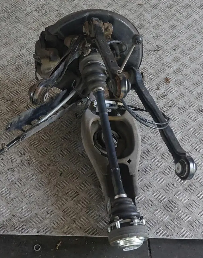 M47N2 Trasera Derecha Suspensión Pierna Eje Disco de Freno para BMW 1 E87 120d con número de pieza 6774810 BMW 1 E87 120d M47N2 Trasera Derecha Suspensión Pierna Eje Disco de Freno - SKU 6774810-13 - Número de pieza 6774810