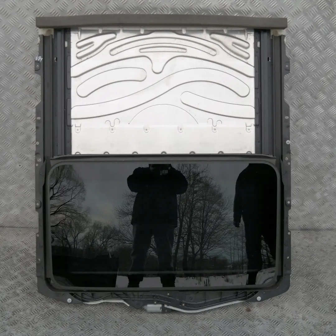 Szyberdach do BMW E81 E87 o numerze 7046142 BMW E81 E87 Szyberdach - SKU 7046142 - Numer Części 7046142