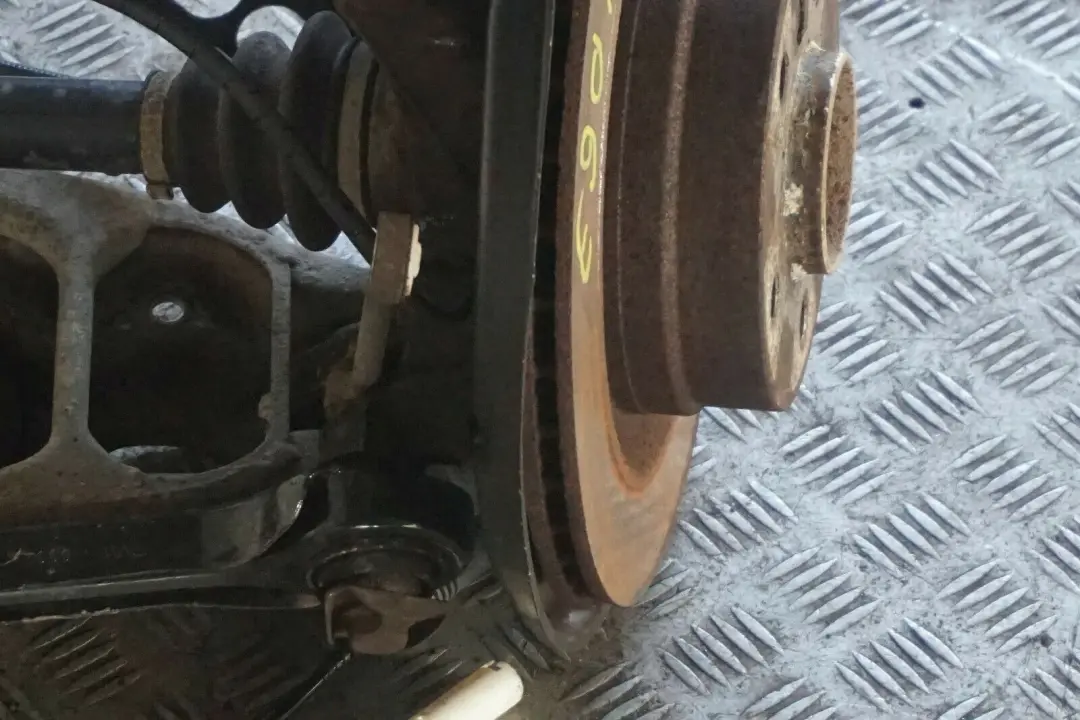 BMW E90 LCI 318i N43 Trasero Muelle Strut Pierna Freno Suspensión Derecha - SKU 6783654-1 - Número de pieza 6783654