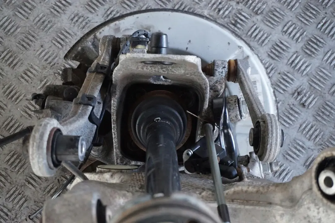 N52 258PS Set Albero di Uscita Cuscinetto Perno Posteriore SX per BMW E61 530i con numero di parte 6770923 BMW E61 530i N52 258PS Set Albero di Uscita Cuscinetto Perno Posteriore SX - SKU 6770923-1 - Numero di parte 6770923