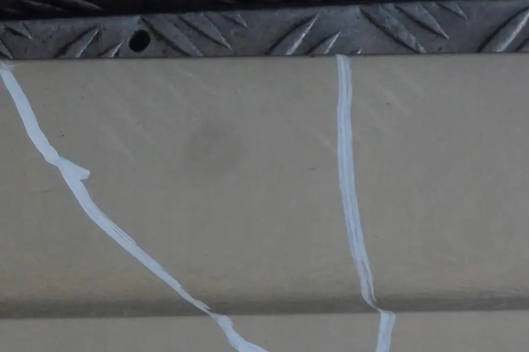 Abdeckung Schweller Links Mineralsilber Silber Metallic A14 für BMW 6 E63 E64 mit Teilenummer 0304947 BMW 6 E63 E64 Abdeckung Schweller Links Mineralsilber Silber Metallic A14 - SKU 0304947-MS - Teilenummer 0304947