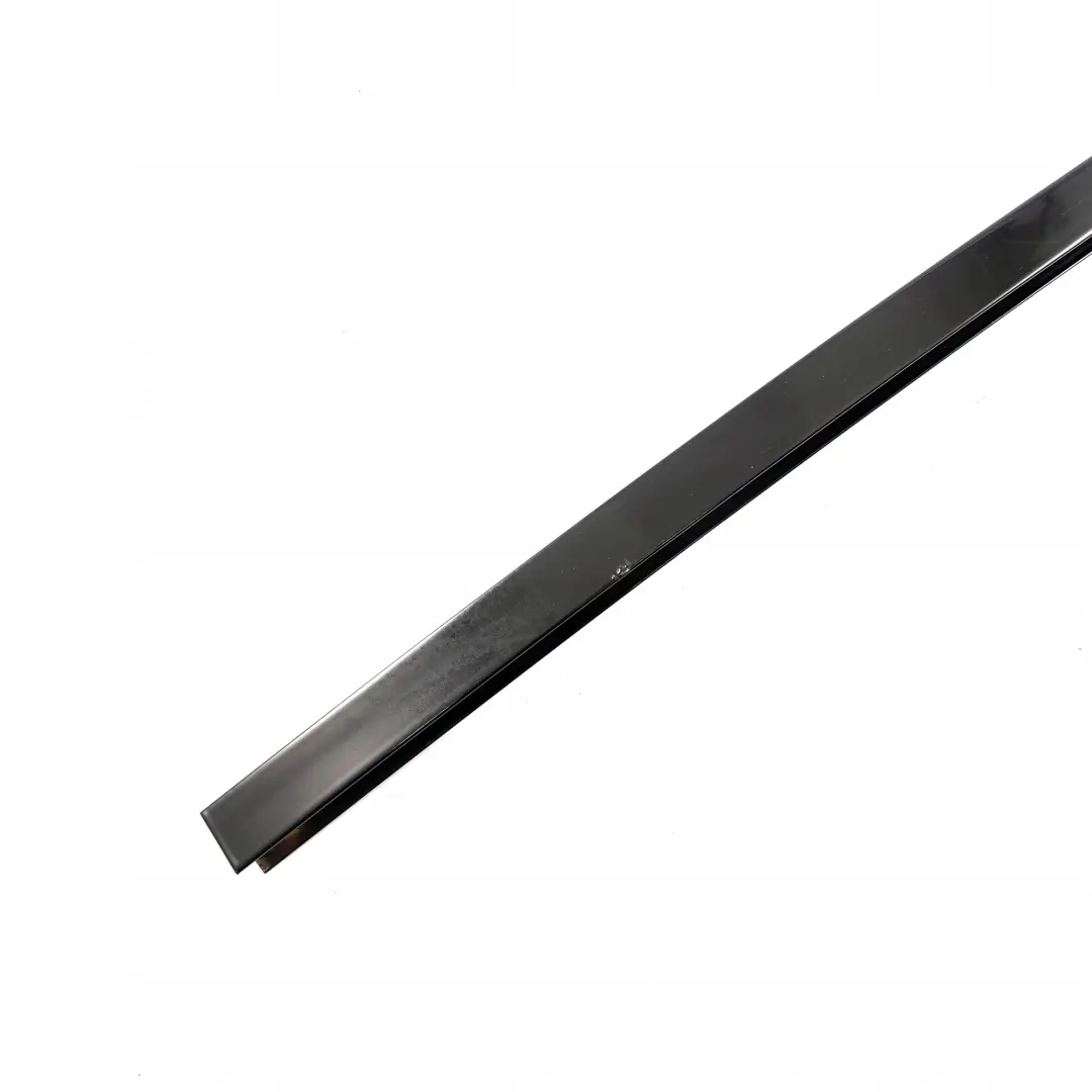 Listwa Drzwi Prawy Tył do Mercedes W204 o numerze A2047301019 Mercedes W204 Listwa Drzwi Prawy Tył - SKU A2047301019 - Numer Części A2047301019