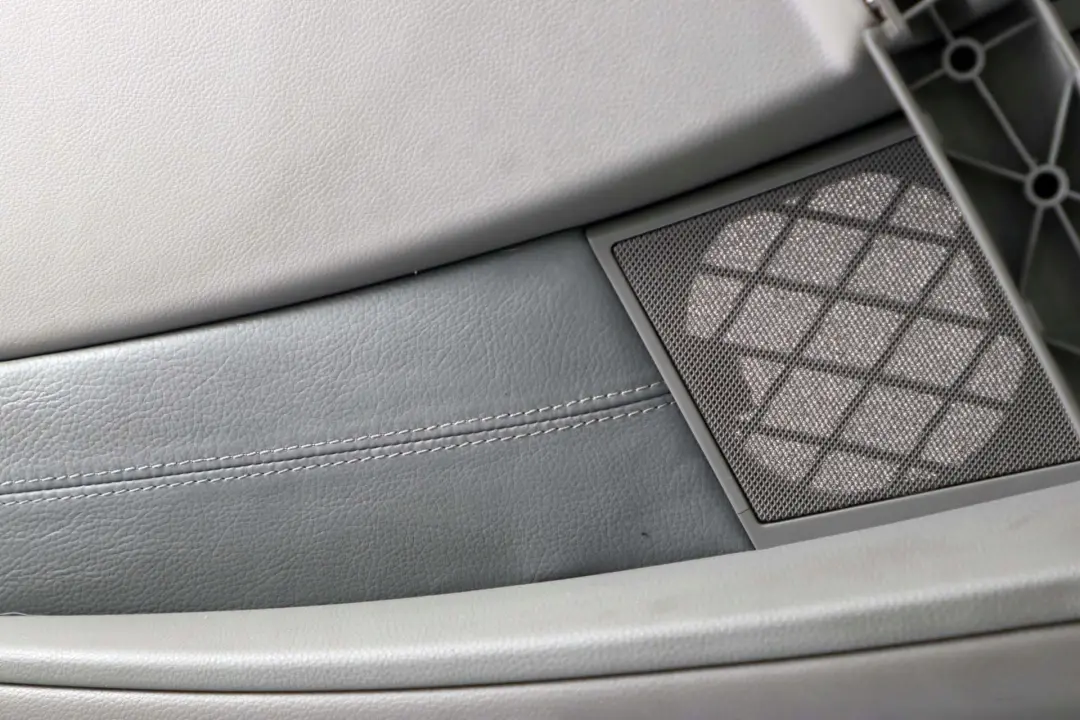 Door Card Lining Leather Trim Panel Front Right O/S Grey to BMW 5 Series E60 E61 2 with Part number 7076170 BMW 5 Series E60 E61 2 Door Card Lining Leather Trim Panel Front Right O/S Grey - SKU 7076170-2 - Part number 7076170