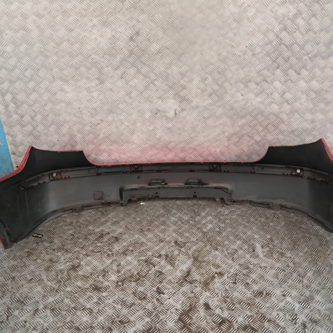 Verkleidung Stossfänger lackiert hinten PDC Japanrot 438 für BMW 1 er 3 E87 mit Teilenummer 32630 BMW 1 er 3 E87 Verkleidung Stossfänger lackiert hinten PDC Japanrot 438 - SKU 0032630-JR3 - Teilenummer 32630