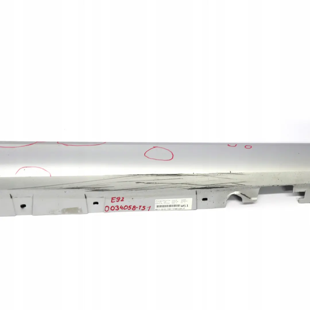 Sill Strip Faldon Lateral Derecho Titansilber Titan Silver - 354 para BMW E92 E93 1 con número de pieza 0034058 BMW E92 E93 1 Sill Strip Faldon Lateral Derecho Titansilber Titan Silver - 354 - SKU 0034058-TS1 - Número de pieza 0034058